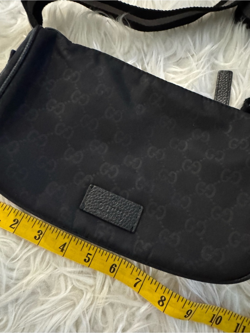 Gucci Black Crossbody Shoulder Bag with Adjustable Strap - Picture 2 of 8